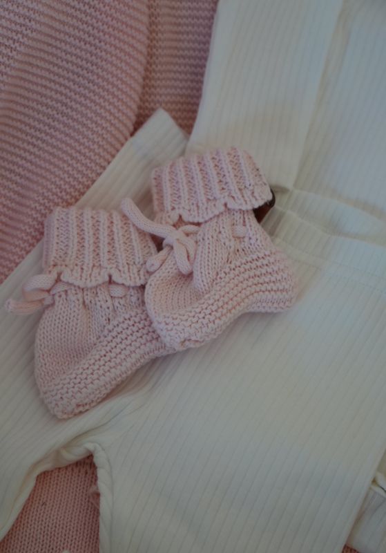 Knit frill babytøfler - pastel pink